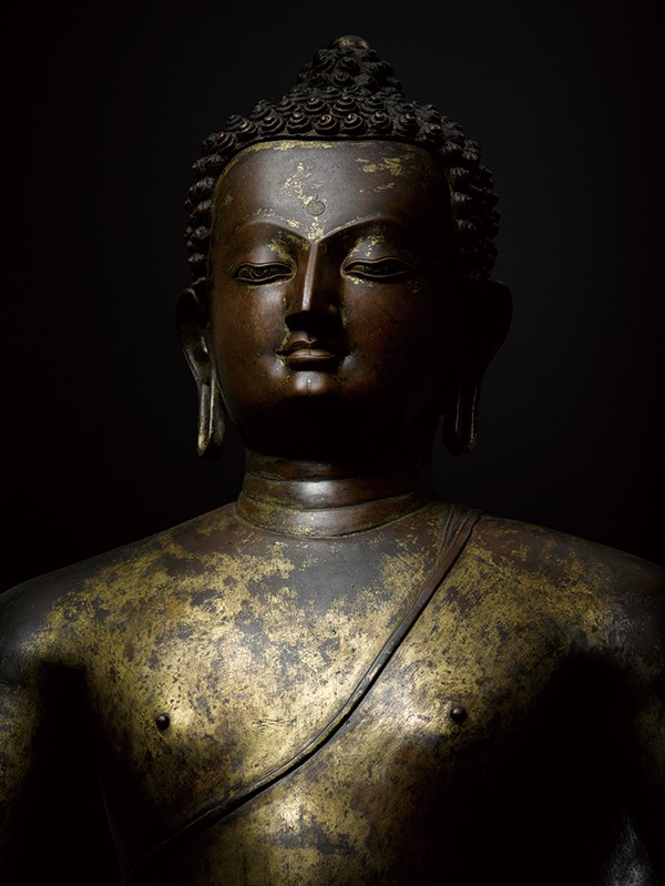 《释迦牟尼佛》尼泊尔, 红铜鎏金 ,10-11世纪,81cm ,止观美术馆收藏