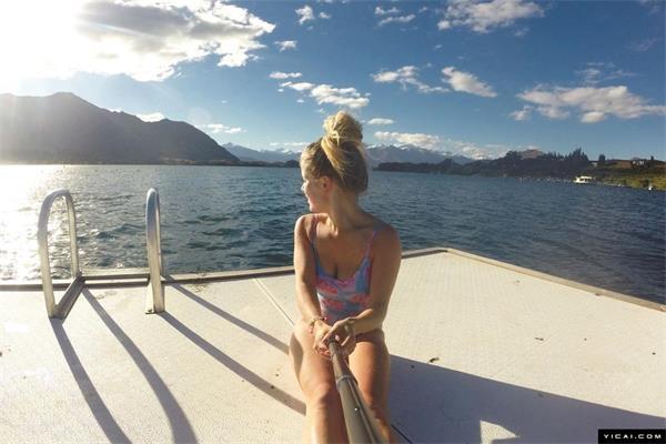 全世界最好的工作:21岁旅行博主晒照挣钱