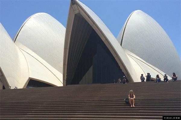 全世界最好的工作:21岁旅行博主晒照挣钱