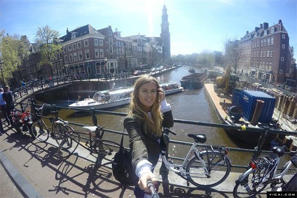 全世界最好的工作:21岁旅行博主晒照挣钱