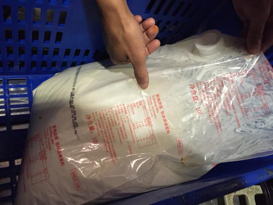 麦当劳冰淇淋原料包。 澎湃新闻记者 邹娟 图