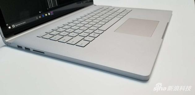 ����Surface Book��USB Type-A��SD����