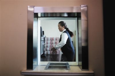 ũ�ж������ط��еĹ�����Ա���������ң���Щ�����1��Сʱ�󽫡��þӡ��ɹŹ������ɹŹ�����ҵ�����еȴ��һ���