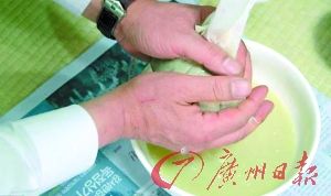 把混合物在室温下储存一周,过滤后饮用。