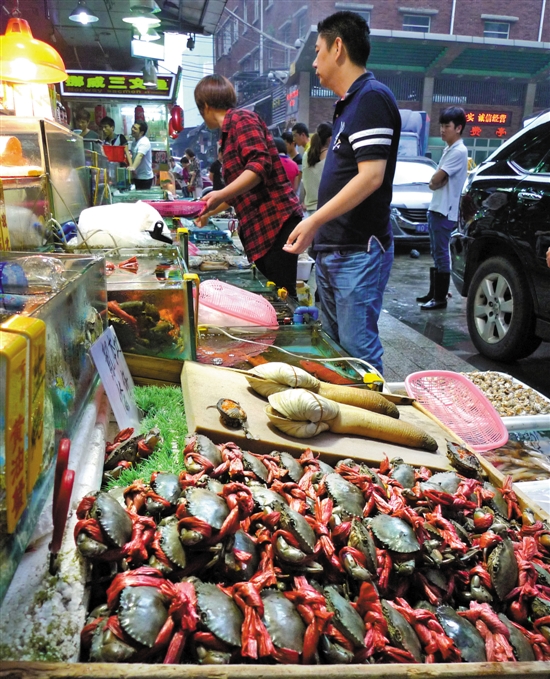 黄沙水产交易市场生意红火(资料图片 郑迅 摄