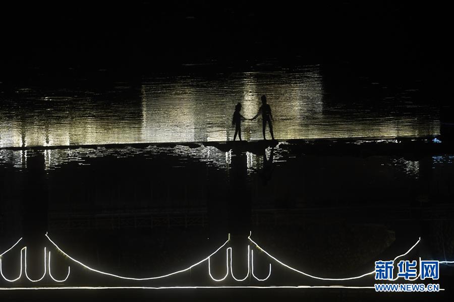 ���»�ȫýͷ����ͼ�Ļ�������6��Ǯ���񳯸�����������ˮƽС���ġ����ݴ����